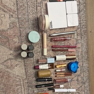 Assorted Women’s Makeup Collection – Neutral & Pink Shades